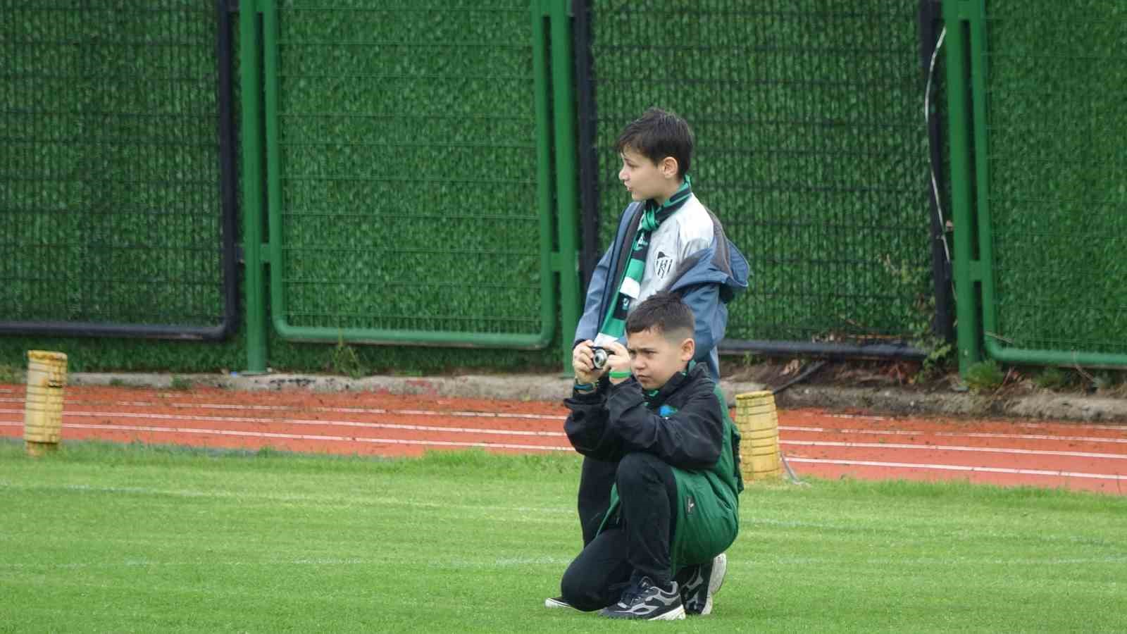 Serdar Dursun’dan minik taraftara jest 9 serdar dursundan minik taraftara jest 5 6Uu8QgTP