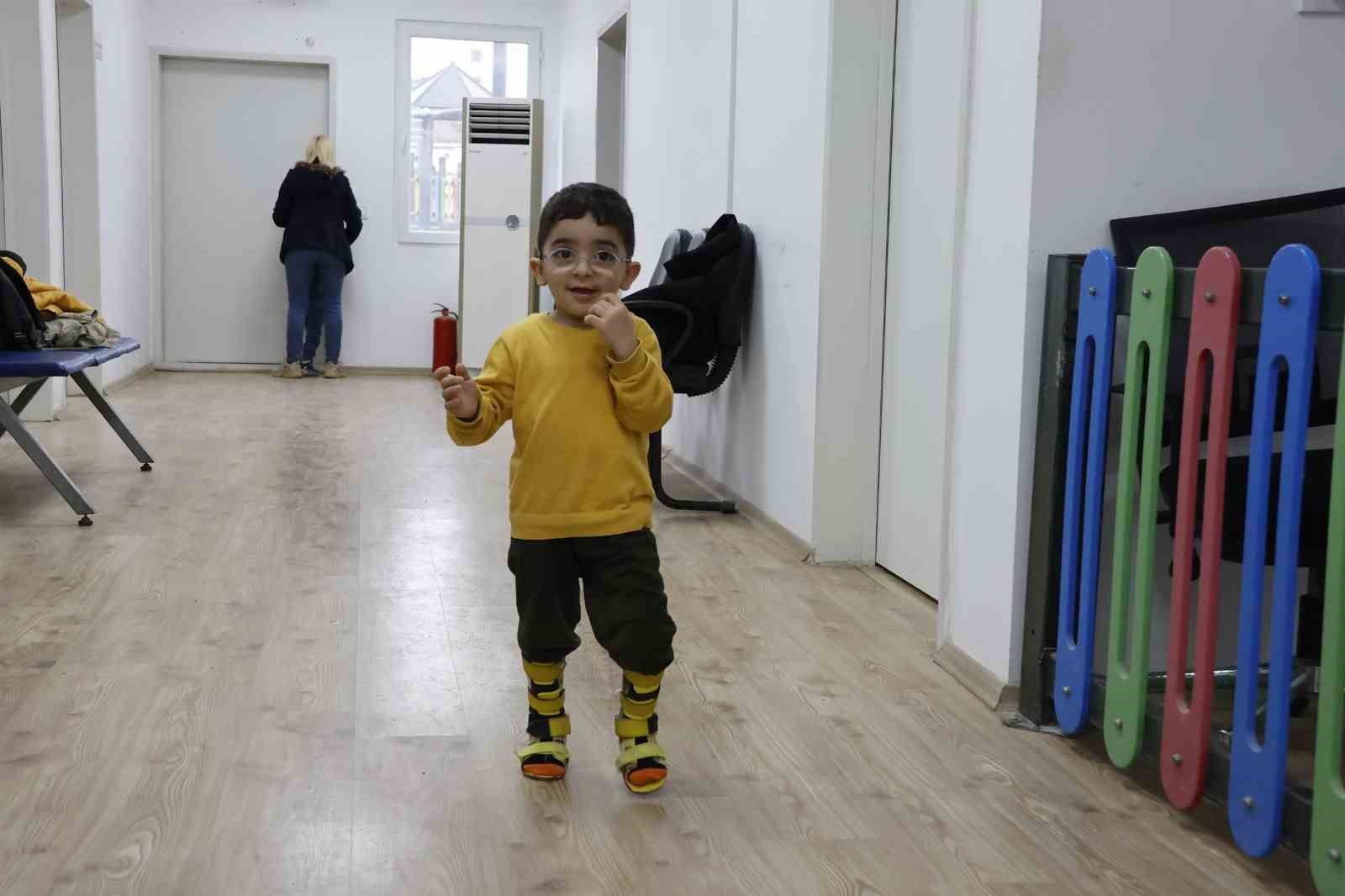 serebral palsili erenin ailesine umut olan ilk adimlari yuzleri guldurdu 0