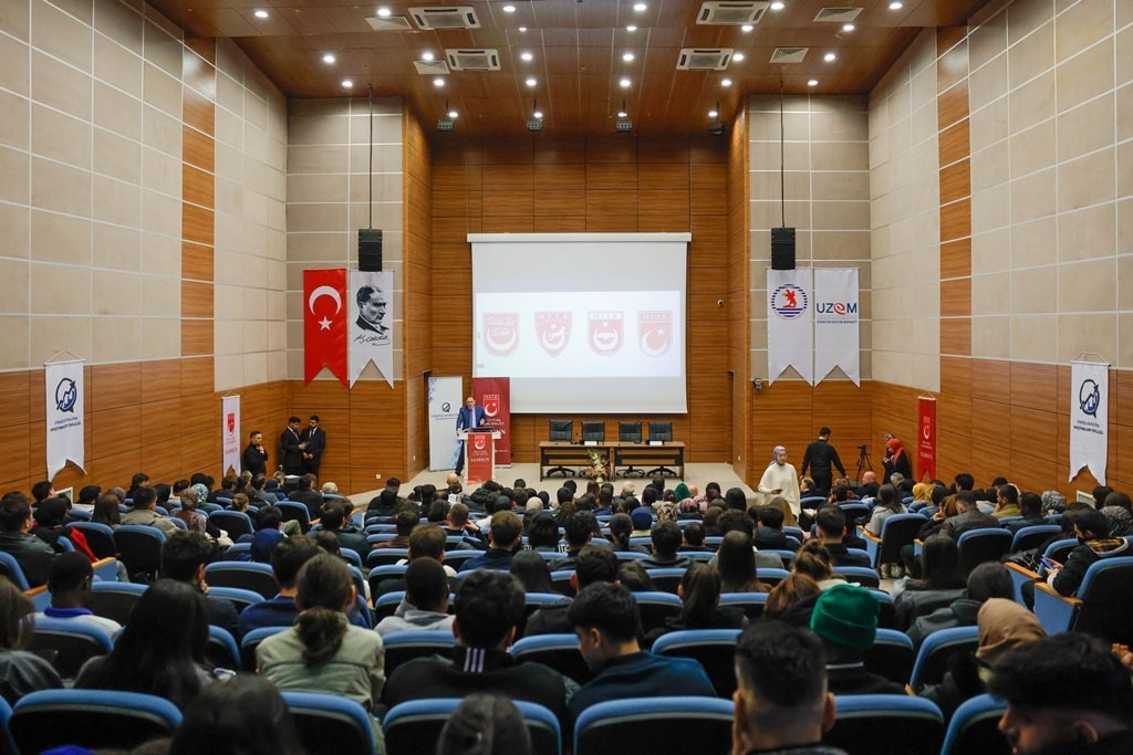 seref malkoc turkiyenin yeni ve sivil bir anayasaya ihtiyaci var 2 7G3VTqOu