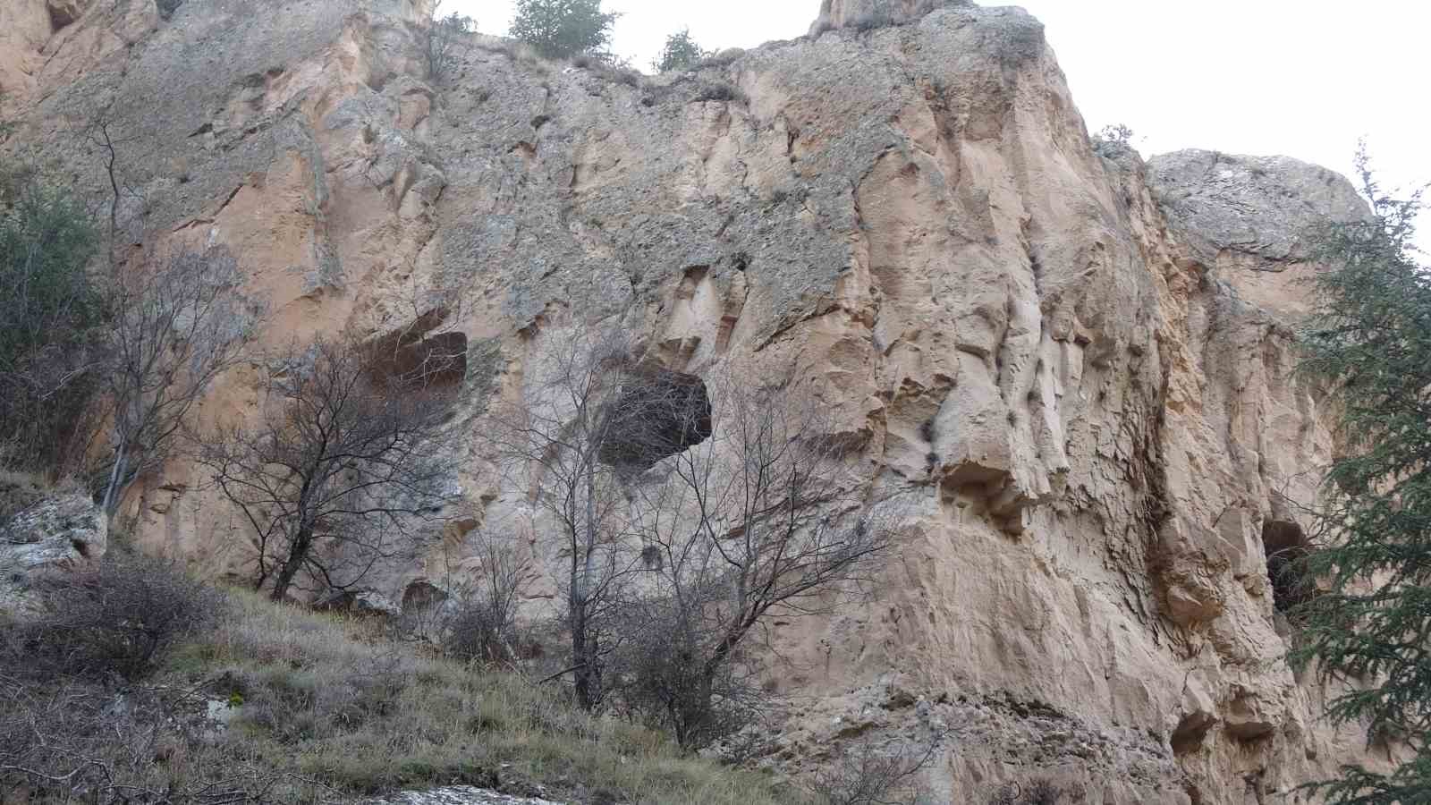 Serençay Kanyonu ve Teke Sarayı doğal güzelliğiyle geçmişe ışık tutuyor 14 serencay kanyonu ve teke sarayi dogal guzelligiyle gecmise isik tutuyor 10 MV4I7HWN