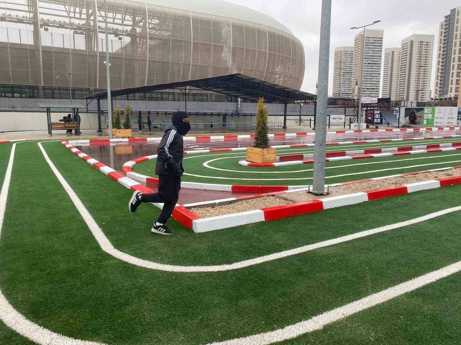 serhat aydin turkiyede ilk defa 5 bransin ayni anda yapilabilecegi tesisi sporcularimiza kazandirdik 5 AYC3ciqP