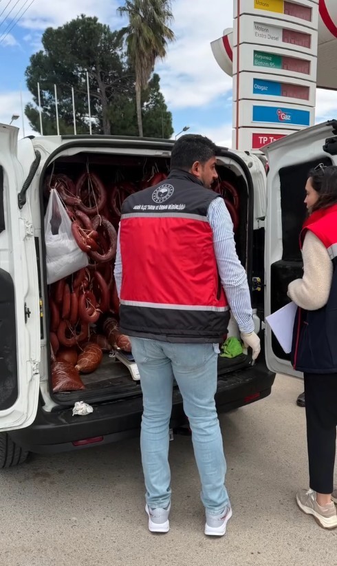 serikte 176 kilogram tarihi gecmis sucuk ele gecirildi 0 l6IpJa9X