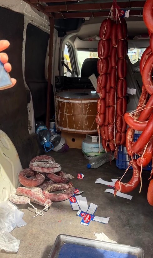 serikte 176 kilogram tarihi gecmis sucuk ele gecirildi 1 OLbOgSkM