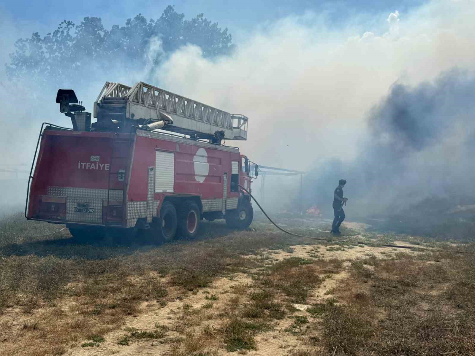 serikte bahce evinde ve agilinda yangin 1 YiPARp3u