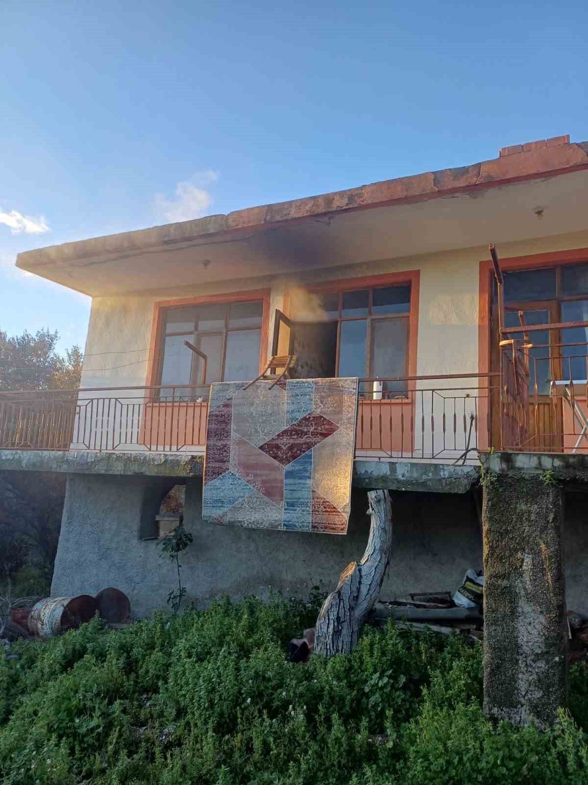 serikte ev yangini yasli kadin hayatini kaybetti 2 Z1iFjh5k