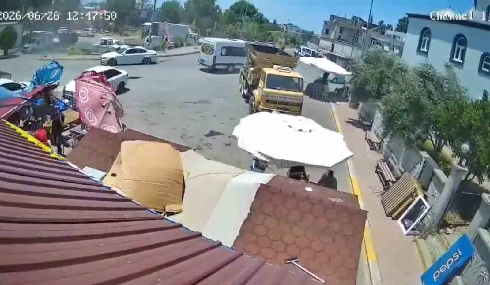 serikte hortum panigi tente musterilerin uzerine coktu facia saniyelerle atlatildi 5 XMKXFKE7