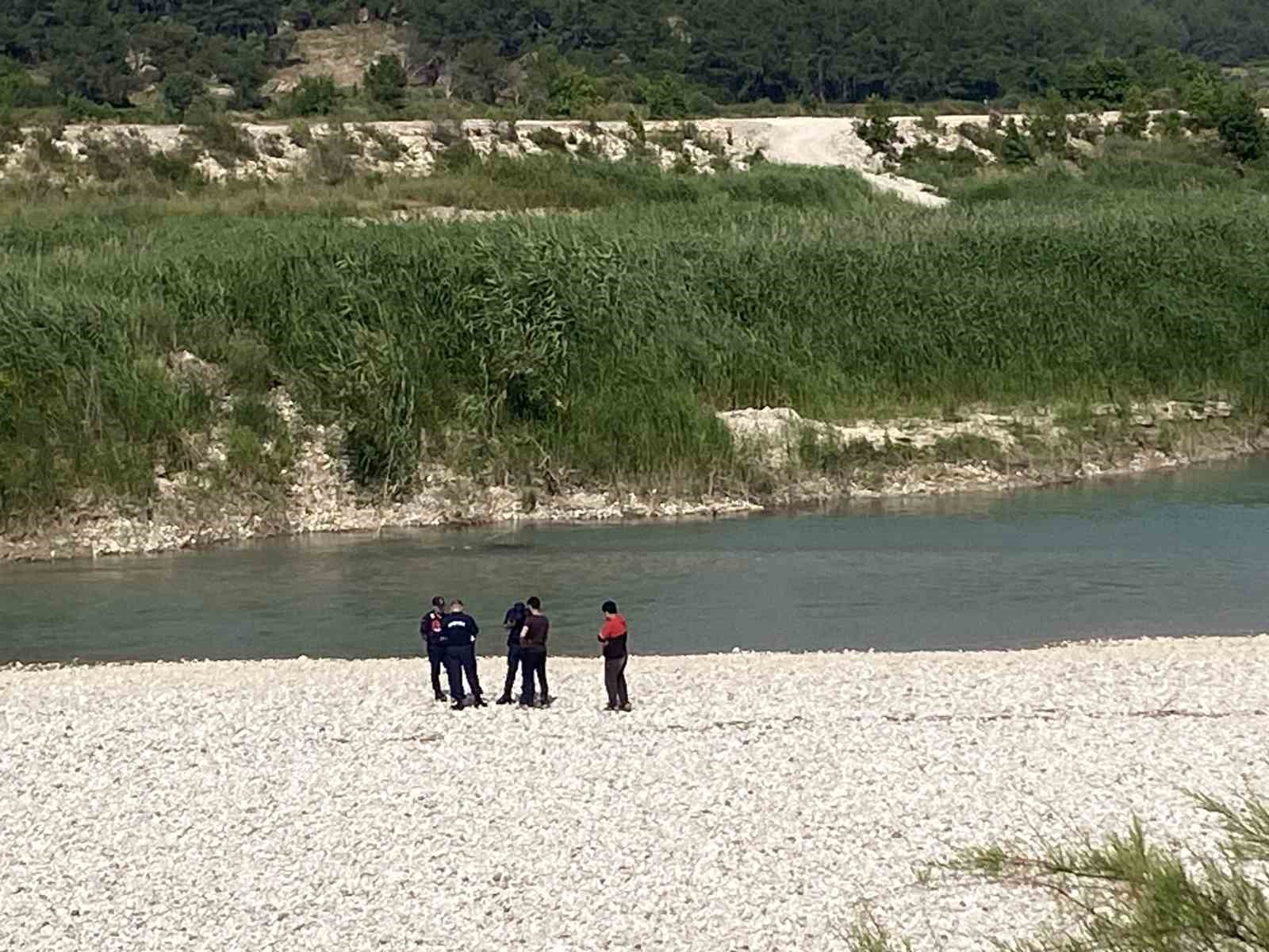 Serinlemek için Aksu Çayı’na giren 3 gençten biri akıntıya kapılarak kayboldu 8 serinlemek icin aksu cayina giren 3 gencten biri akintiya kapilarak kayboldu 4 2sGrH8AT