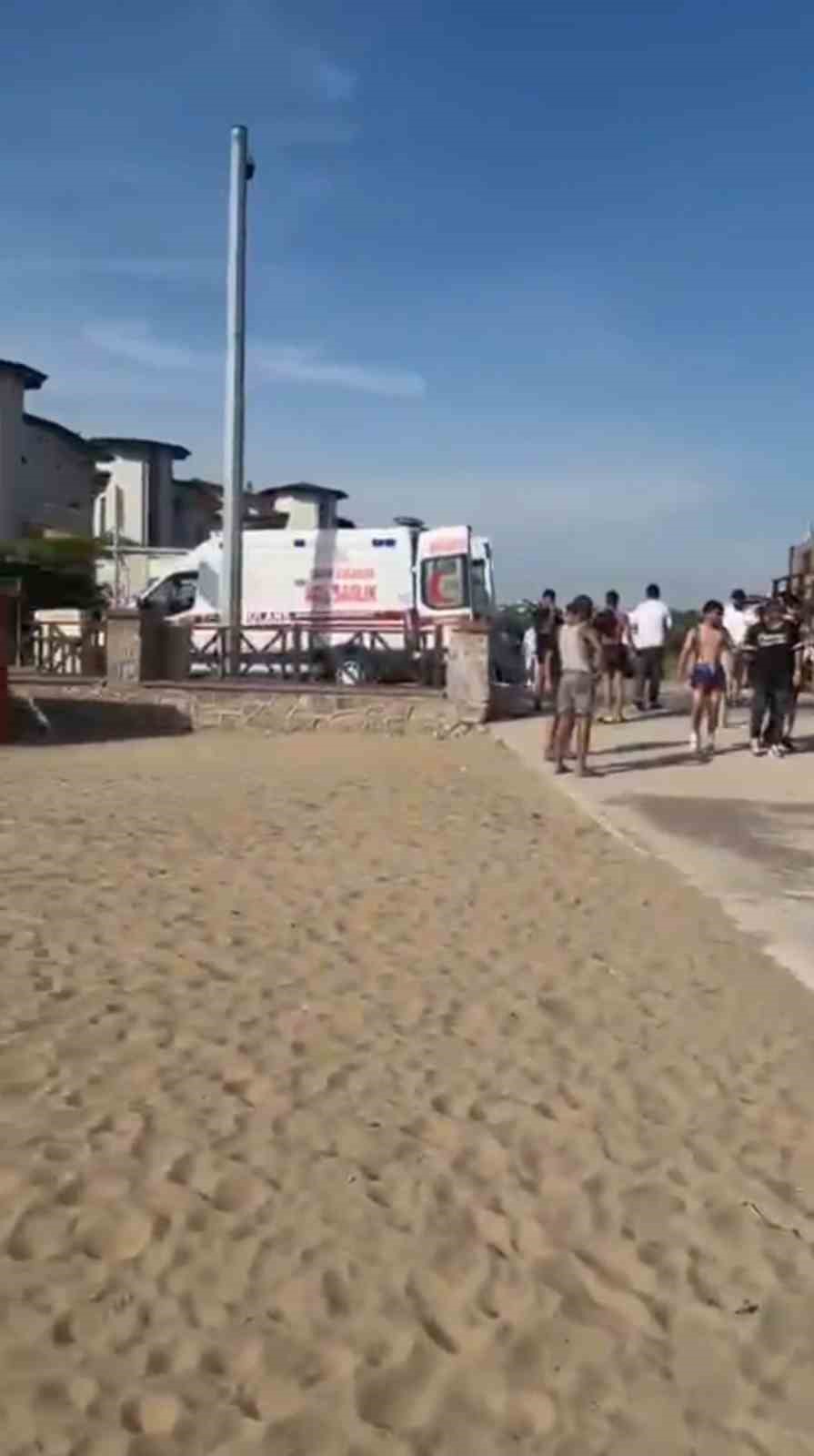 Serinlemek için girdiği denizde boğuldu, kardeşi hastaneye kaldırıldı 4 serinlemek icin girdigi denizde boguldu kardesi hastaneye kaldirildi 0 7cTNA4vm