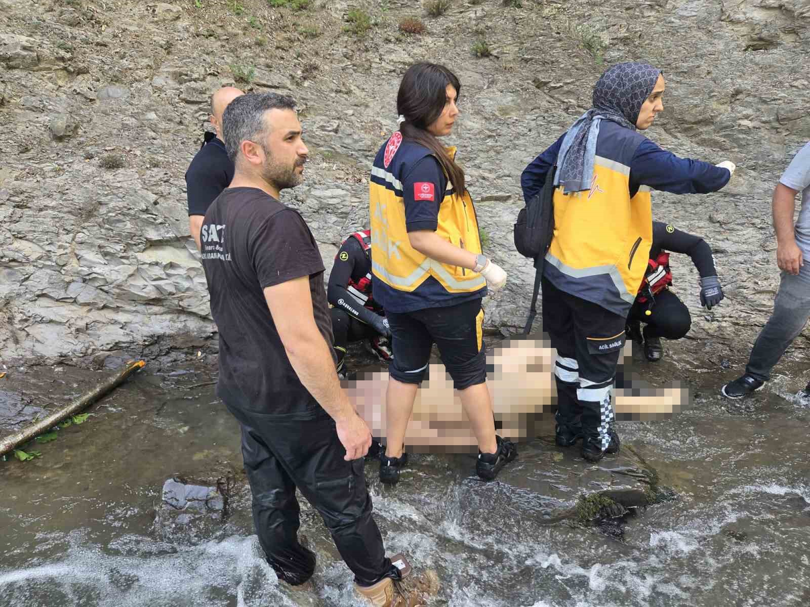 serinlemek icin girdigi derede akintiya kapilan gencin cansiz bedenine ulasildi 2 RwAA6KuQ