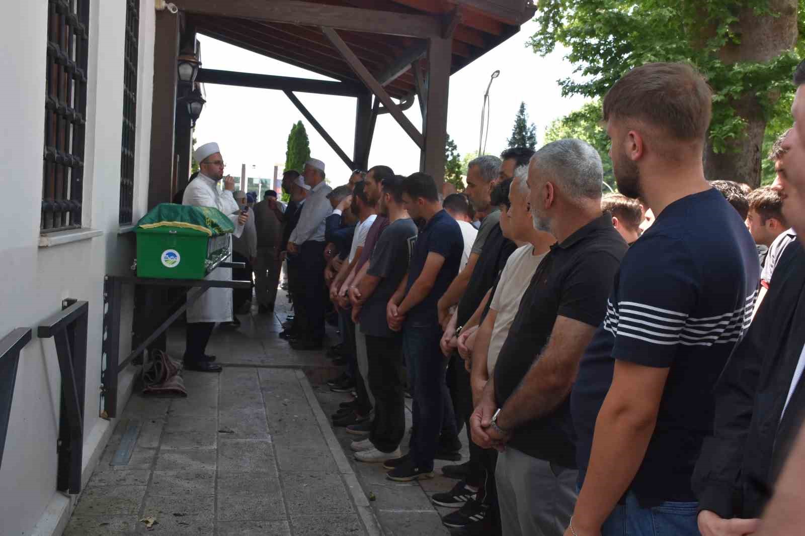 serinlemek icin girdigi derede bogulan genc son yolcuguna ugurlandi 2 N5kccTBc