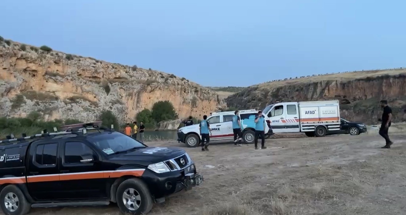 Serinlemek için Göksu Çayı’na giren genç akıntıya kapıldı 5 serinlemek icin goksu cayina giren genc akintiya kapildi 1 LTcUfu89