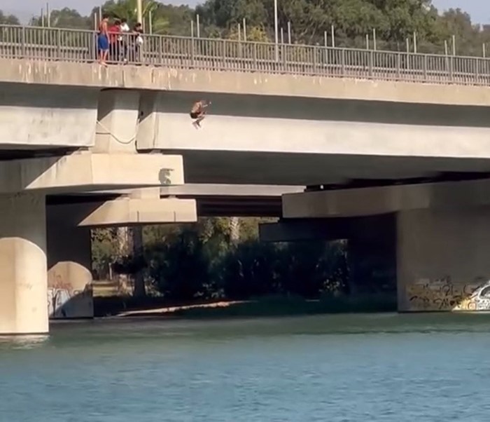 serinlemek icin metrelerce yukseklikten nehre atladilar 2 zviYpYRd