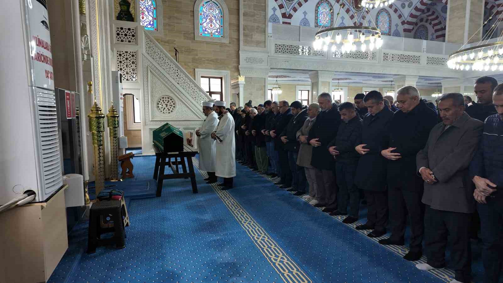 servis kazasinda hayatini kaybeden sofor son yolculuguna ugurlandi 1 JStOf8ZJ