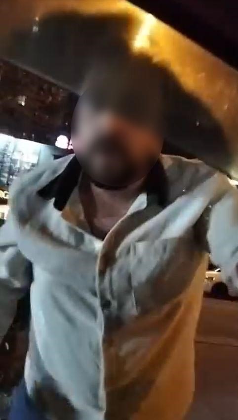 Servis sürücüsü trafikte sinirlendi, kafa atarak taksinin camını kırdı 5 servis surucusu trafikte sinirlendi kafa atarak taksinin camini kirdi 1 7sNDgPP9