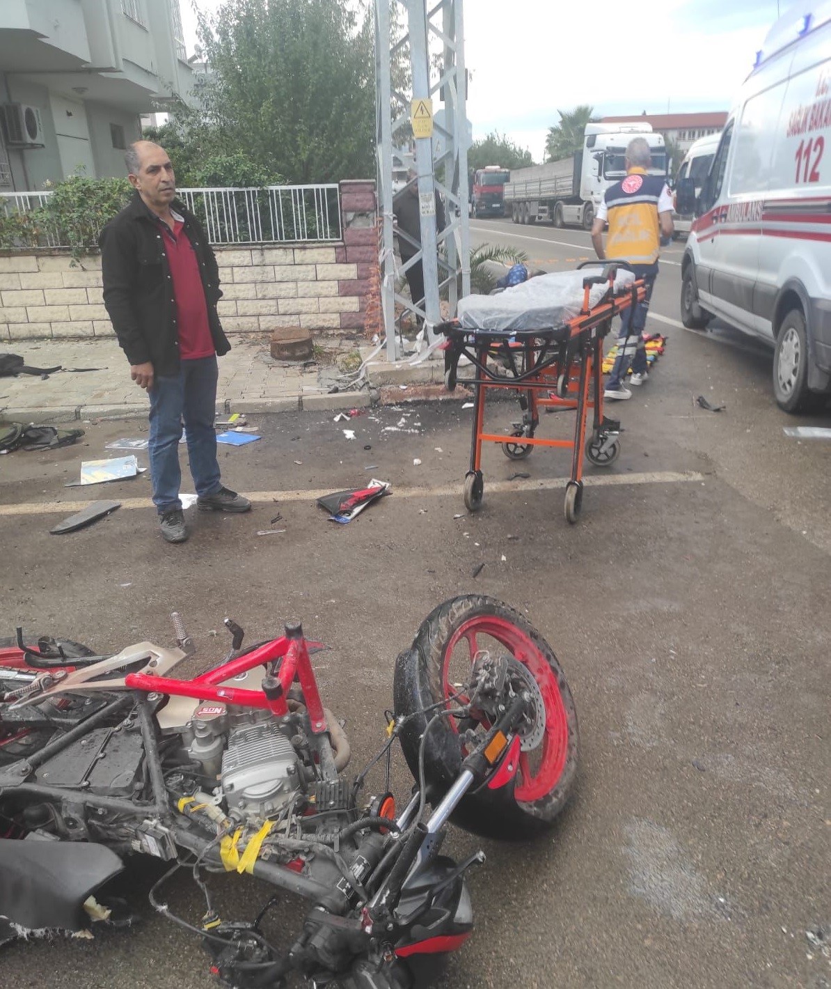 servisle carpisan motosikletteki 16 yasindaki cocuk oldu 0 OWuebHV3