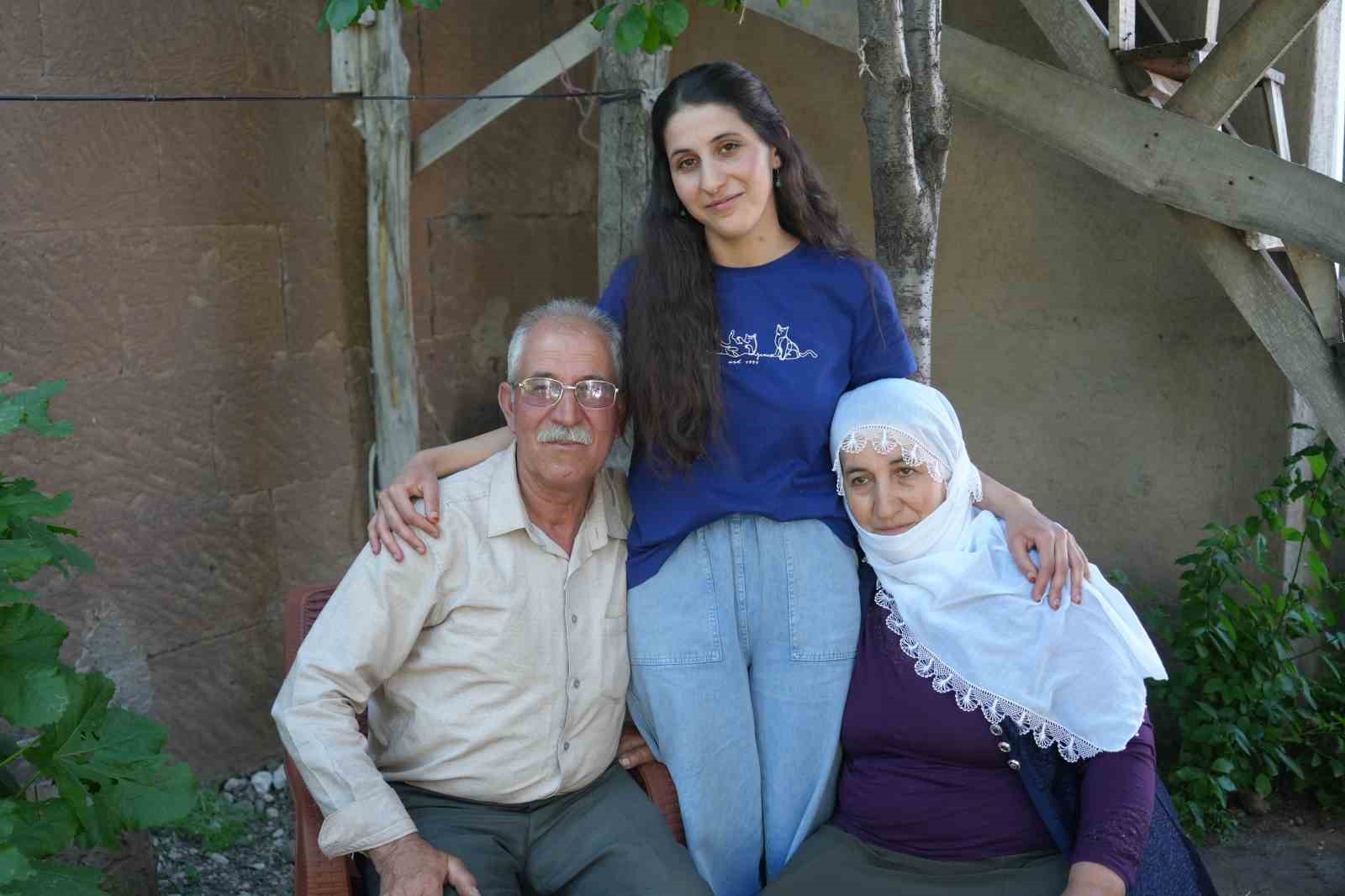 sessiz dunyasini renklerle anlatiyor berfinin azmi ilham veriyor 7 Lyhkf6Fg