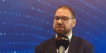seta-kidemli-arastirmacisi-akilli-20-yil-once-hali-bakmaya-gelen-liderler-bugun-savunma-sanayii-g8LmKeQB.jpg
