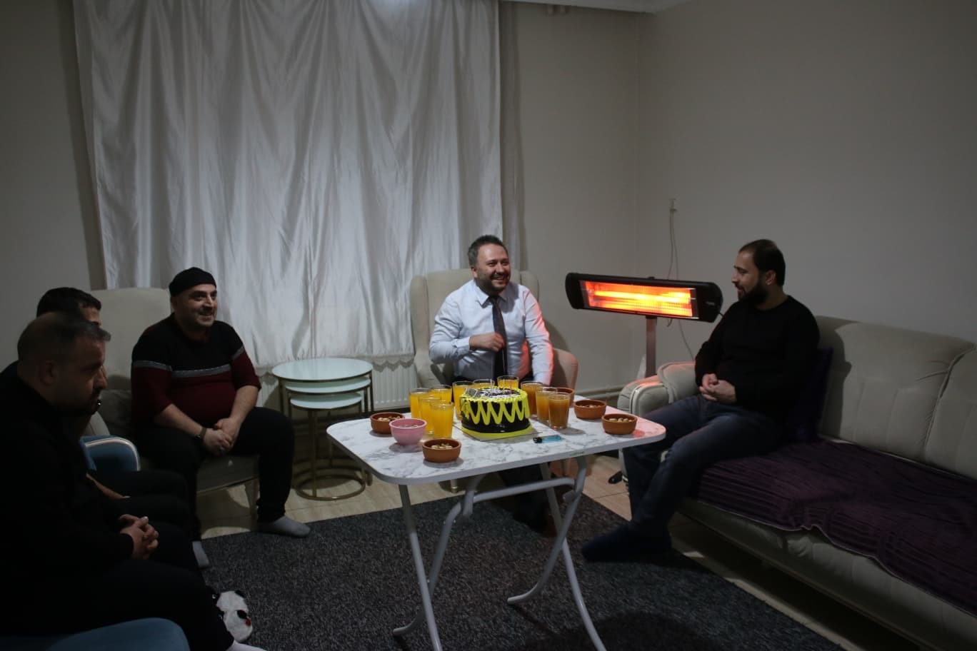 sevgi evlerinden ayrilan gence dogum gunu surprizi 2