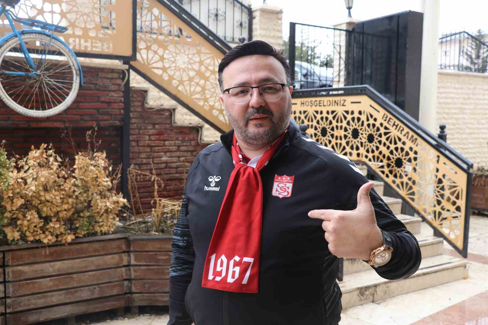 sevgililer gununde esini yalniz birakip sivassporu secti 1 FerTTmpe
