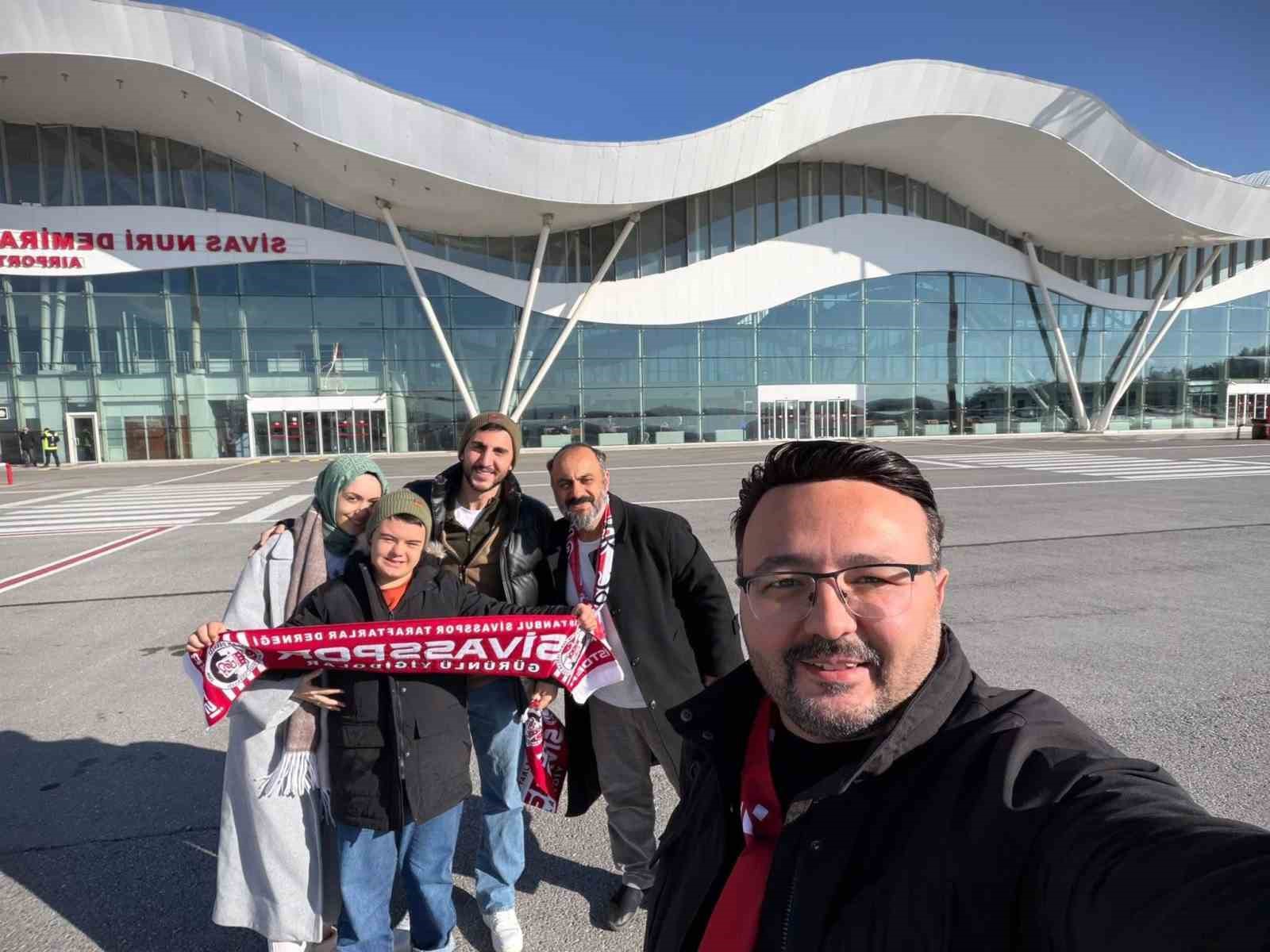 sevgililer gununde esini yalniz birakip sivassporu secti 3 U9MqaUm1