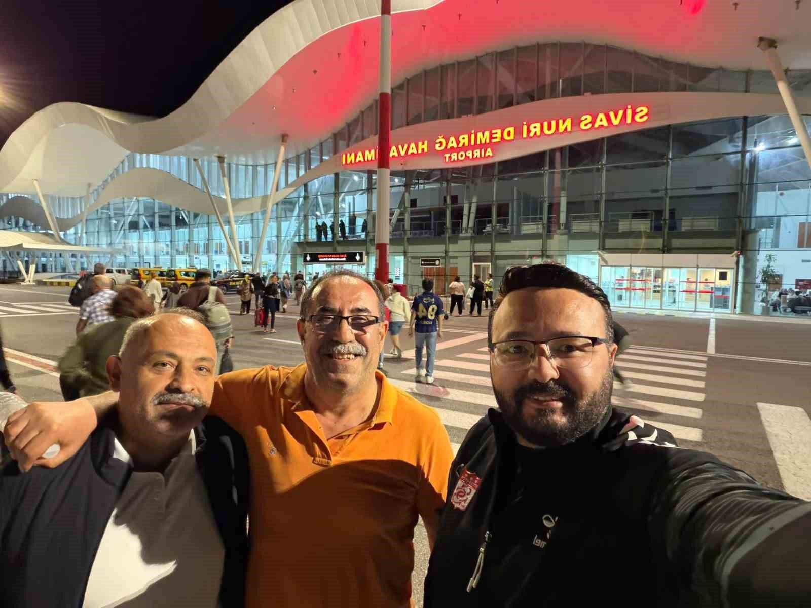 sevgililer gununde esini yalniz birakip sivassporu secti 6
