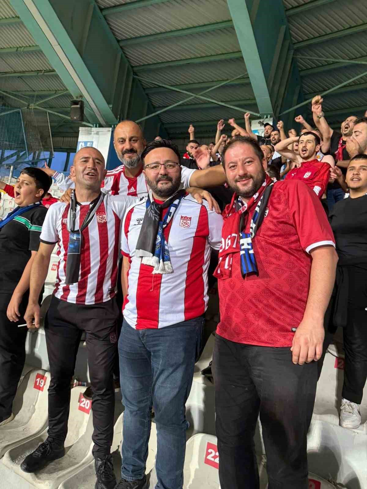 sevgililer gununde esini yalniz birakip sivassporu secti 7 rIwJD82B