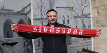 sevgililer-gununde-esini-yalniz-birakip-sivassporu-secti-e3qAORzx.jpg