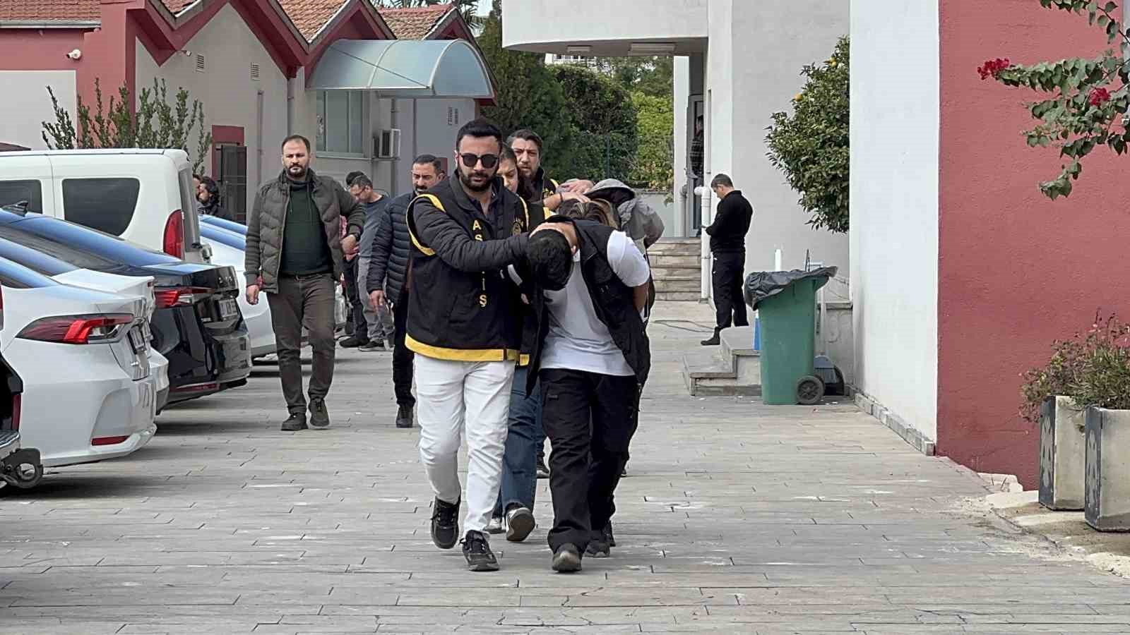 sevgilisinin eski erkek arkadasini oldurdu balkondan balkona atlayip kacmak istedi 1 WaYQz2py