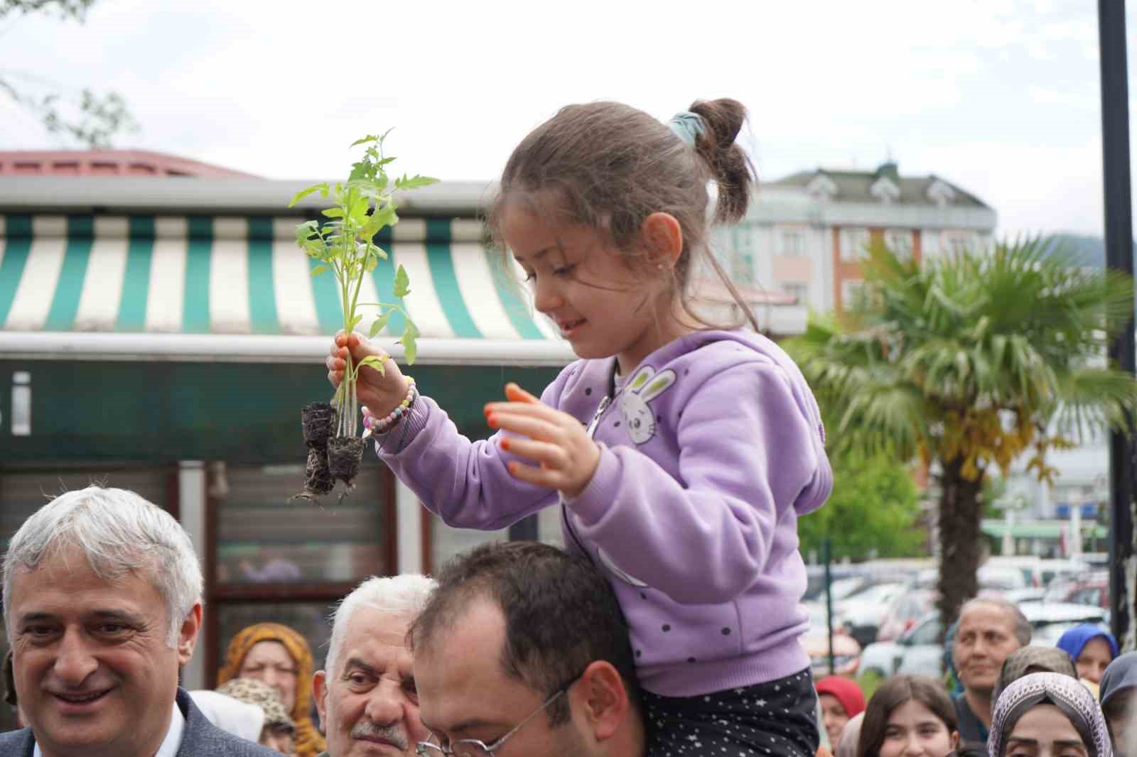 sevki bayraktar ciftcilerimiz her turlu afete maruz kaldi don dolu hortum simdi asiri yagislardan WrkHw7t3