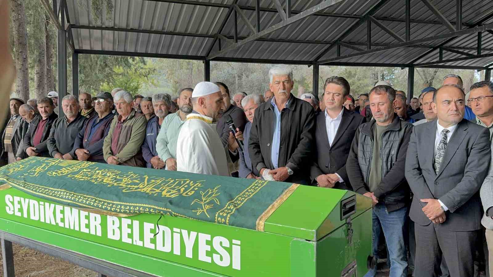 seydikemerde zehirlenme suphesiyle hayatini kaybeden genc kiz son yolculuguna ugurlandi 0 4gCHBspB