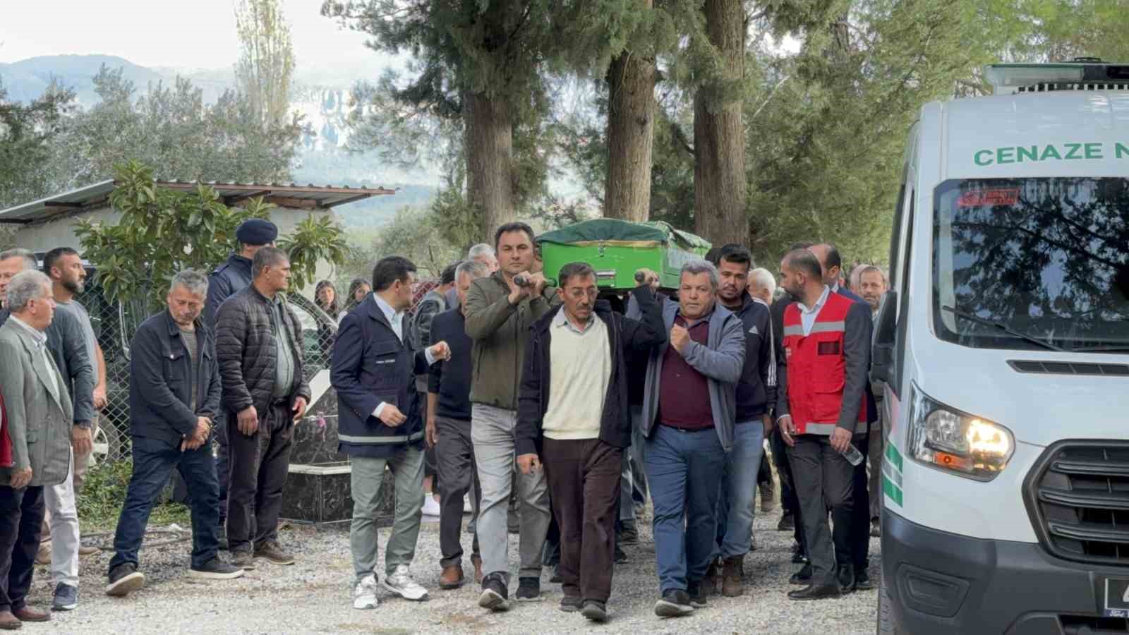 seydikemerde zehirlenme suphesiyle hayatini kaybeden genc kiz son yolculuguna ugurlandi 2 KhqR6jbl