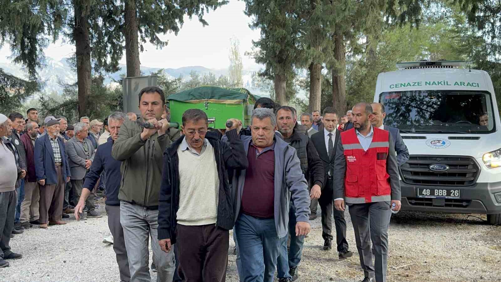 seydikemerde zehirlenme suphesiyle hayatini kaybeden genc kiz son yolculuguna ugurlandi 3 ScnLLJEl