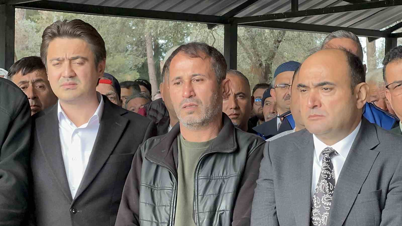 seydikemerde zehirlenme suphesiyle hayatini kaybeden genc kiz son yolculuguna ugurlandi 4