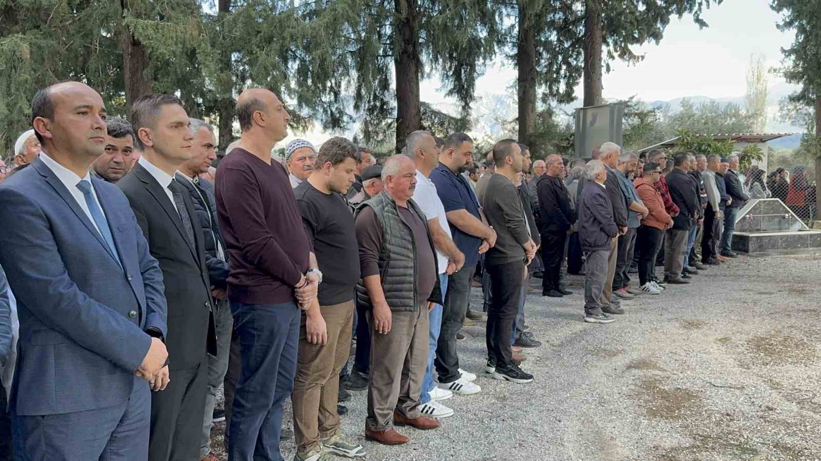 seydikemerde zehirlenme suphesiyle hayatini kaybeden genc kiz son yolculuguna ugurlandi 5 eRuFnUhs