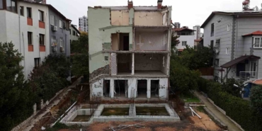 seyhan-belediye-baskan-yardimcisi-hakkinda-kacak-insaat-ve-izinsiz-tadilat-baslatti-iddiasi-HkRkkLbk.jpg