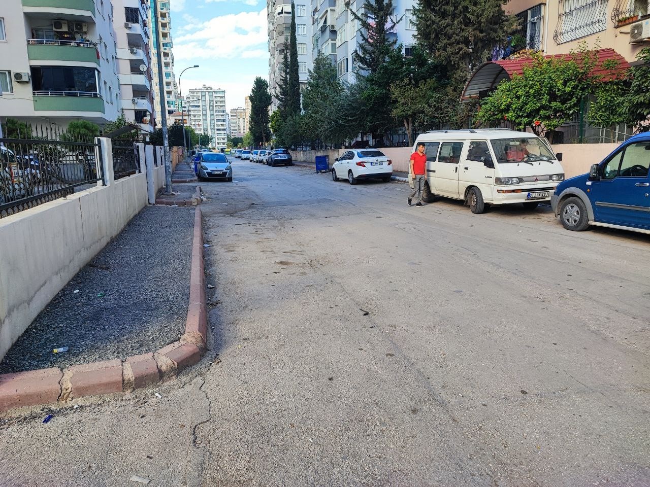 seyhan belediyesi parke tasi bulamayinca kaldirimi asfaltladi 5 gMFRY9rN