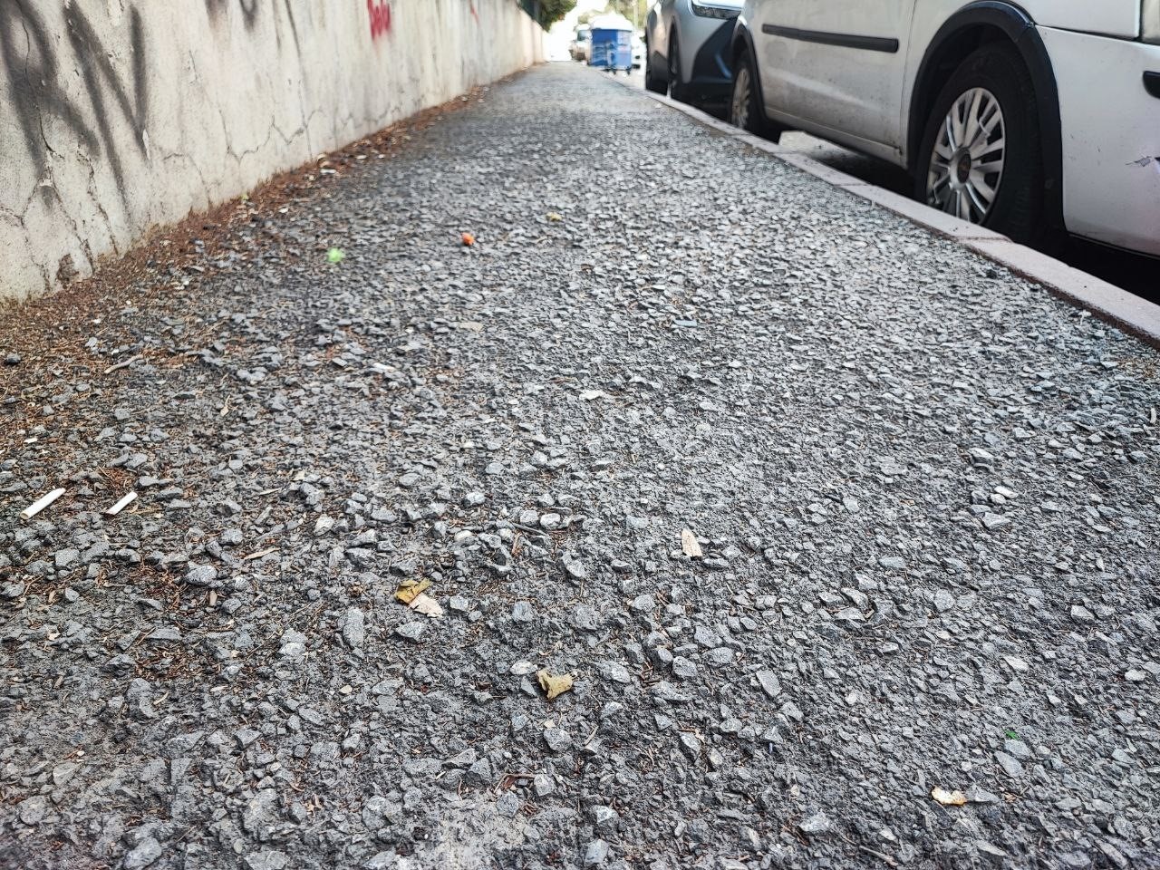 seyhan belediyesi parke tasi bulamayinca kaldirimi asfaltladi 7