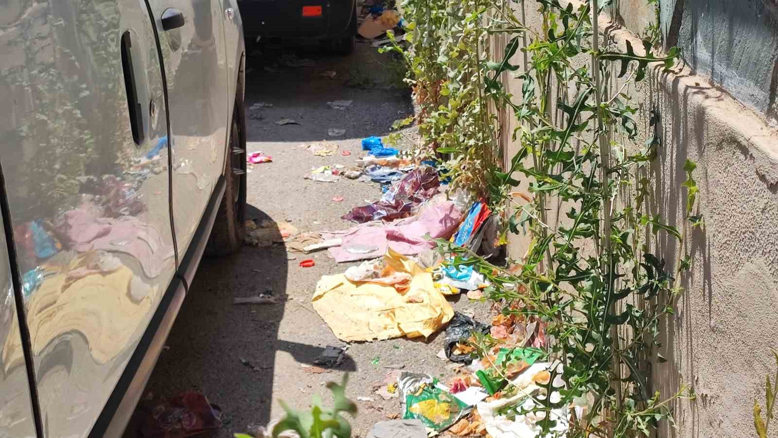 Seyhan Belediyesi’nde "bankamatikçi" tartışması: Muhtar ve vatandaşlar isyan etti 6 seyhan belediyesinde bankamatikci tartismasi muhtar ve vatandaslar isyan etti 2 zjiMEfeO