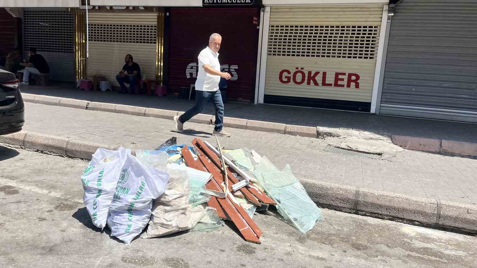 Seyhan’da çöp konteynerleri taştı, cadde ve sokaklar çöple doldu 4 seyhanda cop konteynerleri tasti cadde ve sokaklar cople doldu 0 M4M2Rrrp