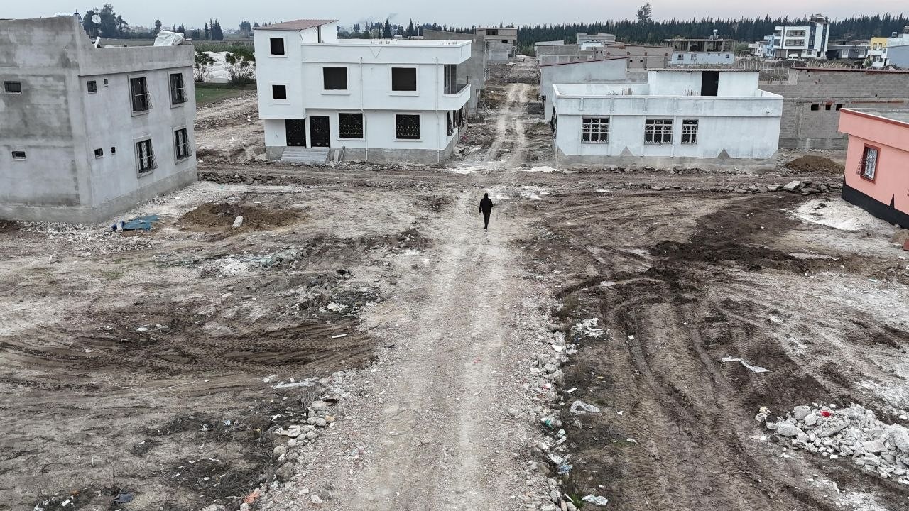 seyhanda yeni yapilan evler yolsuz kaldi vatandaslar magdur 5 viti8jKF