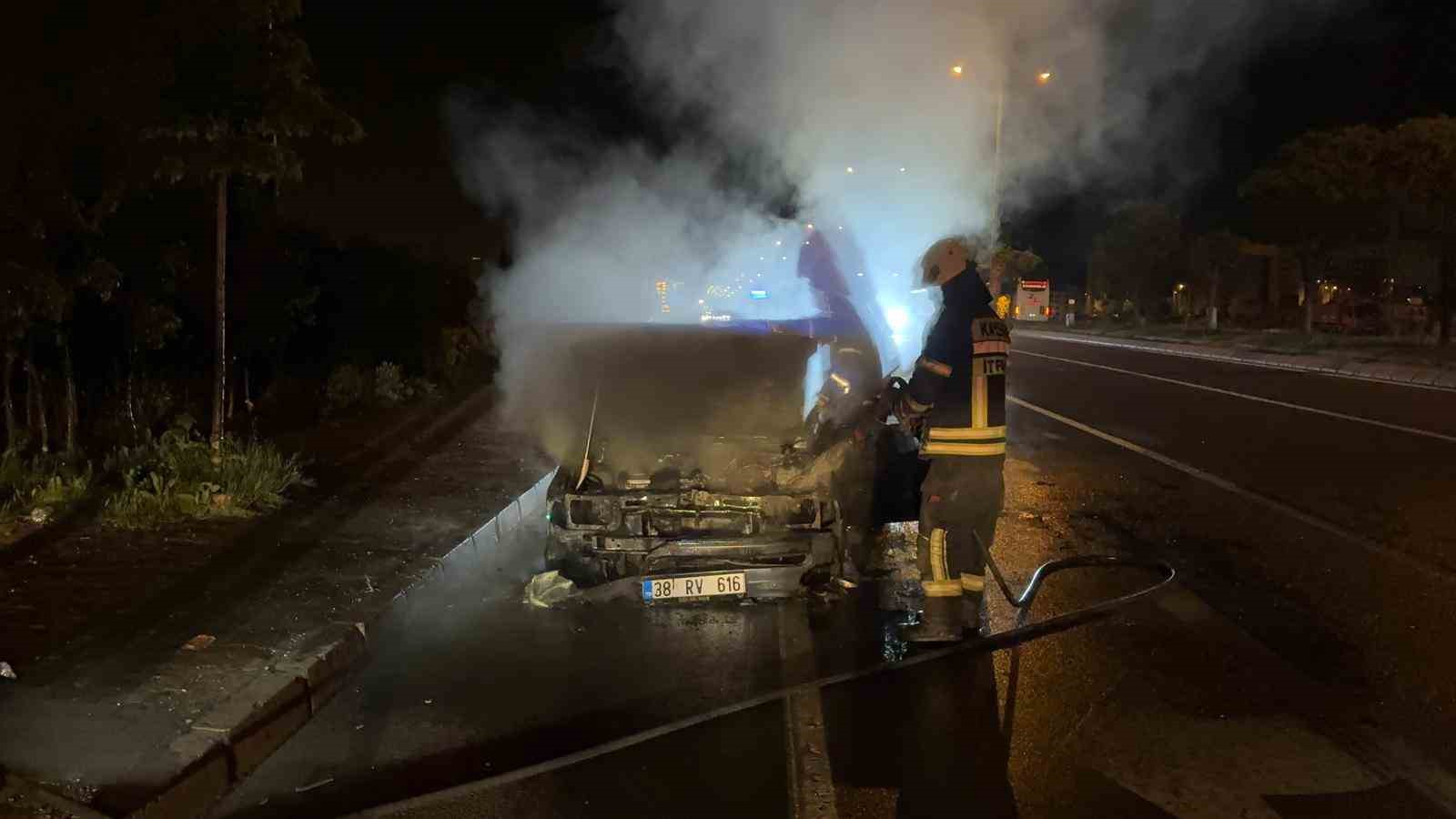 Seyir halinde alev alan otomobil kullanılamaz hale geldi 7 seyir halinde alev alan otomobil kullanilamaz hale geldi 3 SqDPiYzG