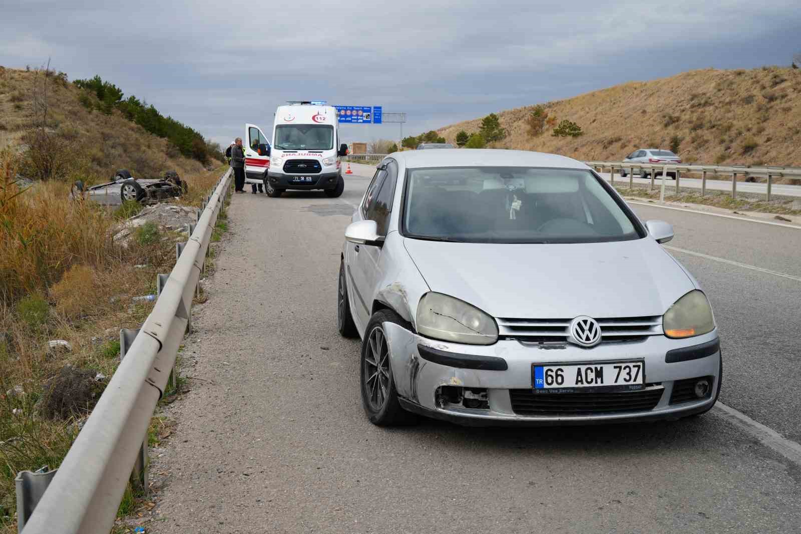 seyir halindeki aracin carptigi otomobil sarampole devrildi 7 yarali 4 GuRyeajK