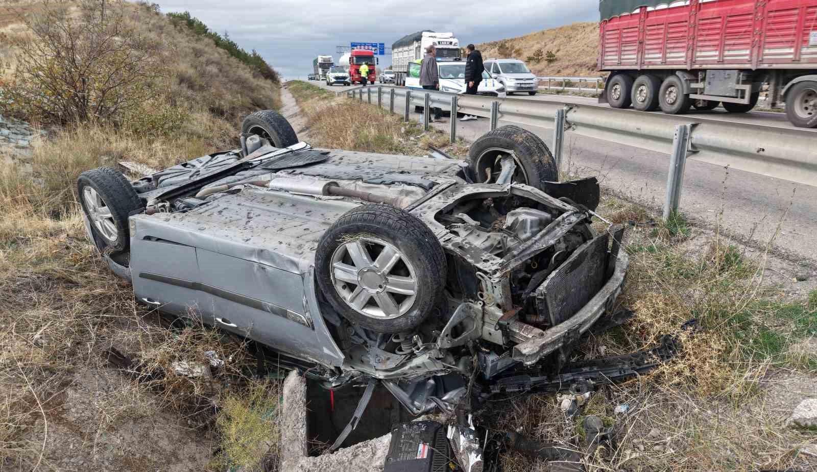 seyir halindeki aracin carptigi otomobil sarampole devrildi 7 yarali 8 qztmsl96