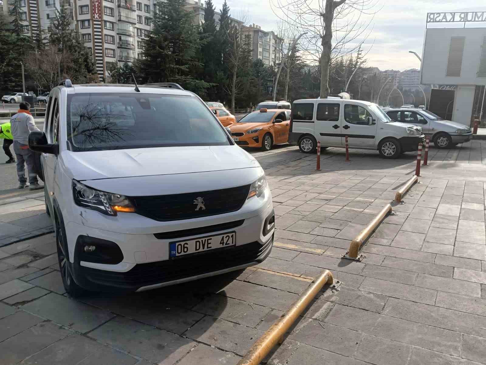 seyir halindeki beton mikserinden kopan tekerlek uc otomobile carpti 4 g41OqTGg