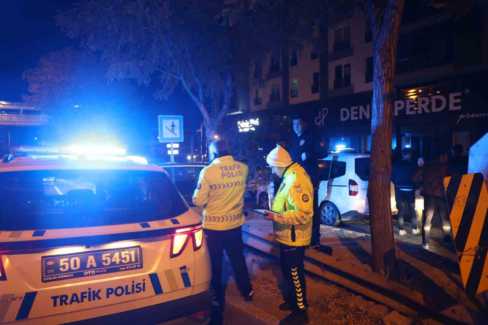seyir halindeki kamyonetin kasasindan dustu 2 Pm8tskRh