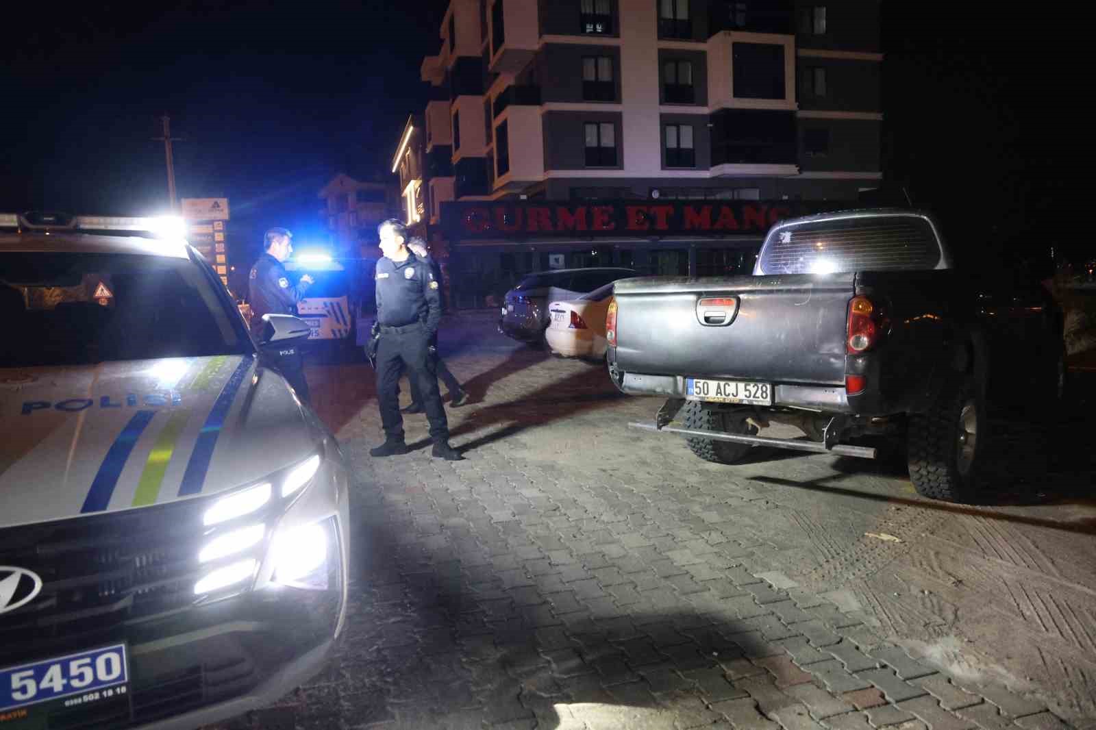seyir halindeki kamyonetin kasasindan dustu 3 6kni3H5q