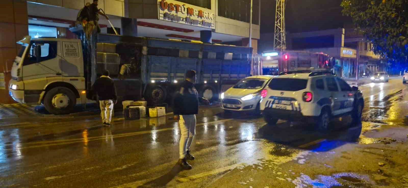 seyir halindeki kamyonun kasasi alev aldi 0