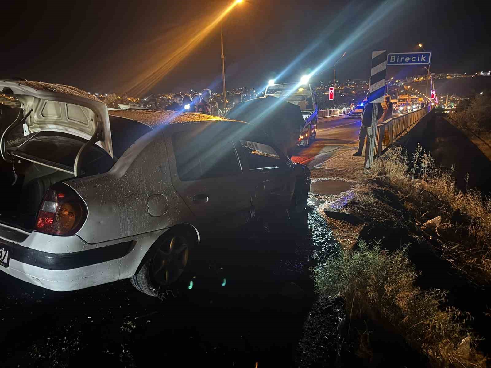 Seyir halindeki otomobil alev aldı 4 seyir halindeki otomobil alev aldi 0 NXbgcVSU