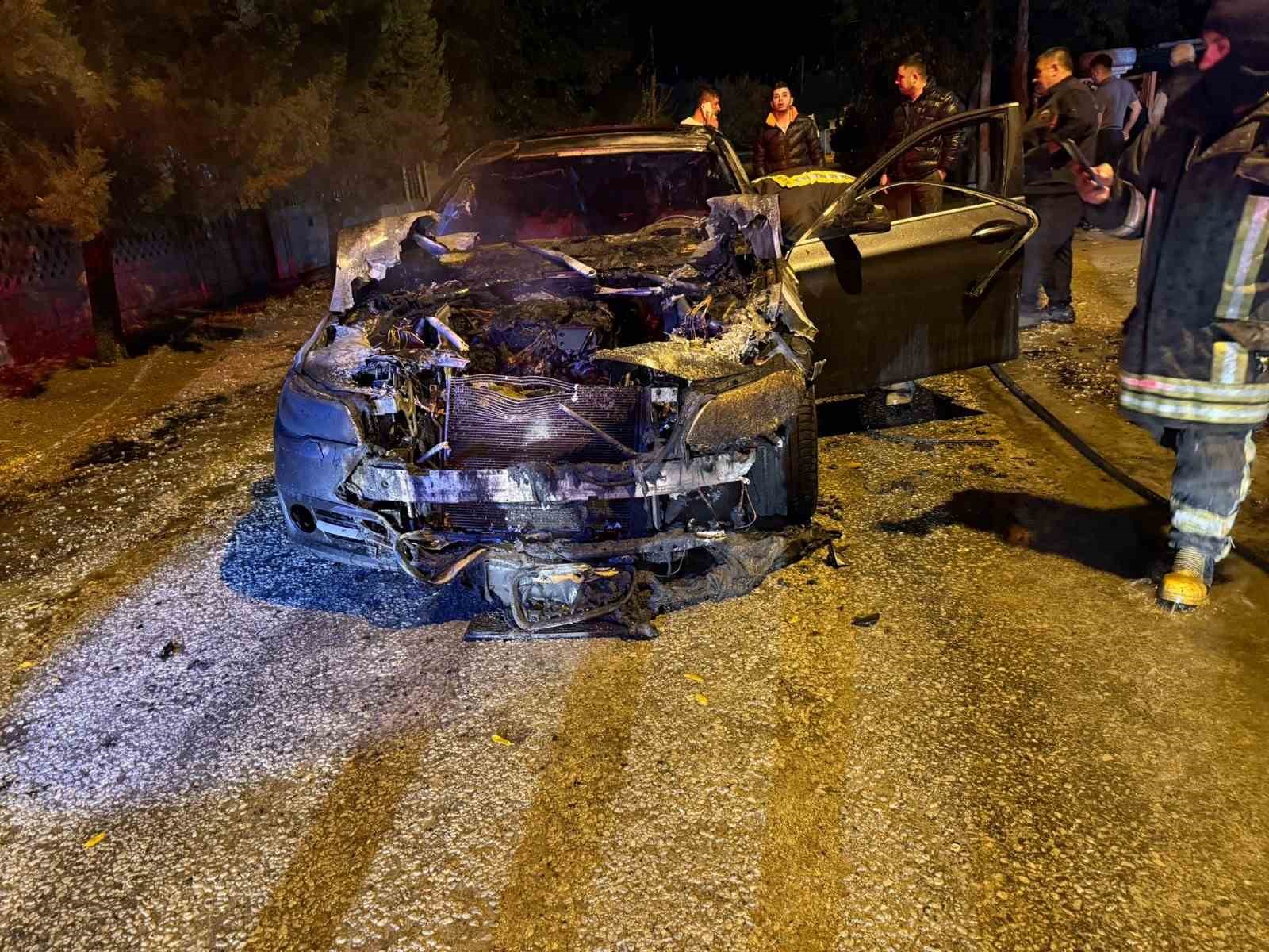 Seyir halindeki otomobil alev aldı 5 seyir halindeki otomobil alev aldi 1 pq6284qv