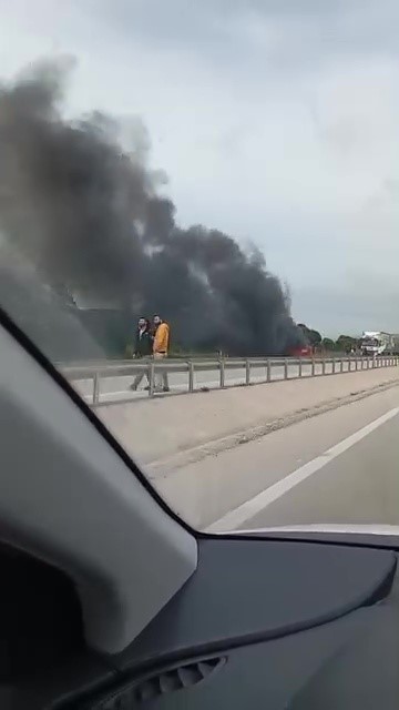 seyir halindeki otomobil alev aldi 2 sUpjtnfR